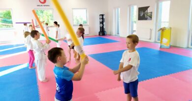 Nieśmiałe dziecko na tatami – jak karate buduje pewność siebie